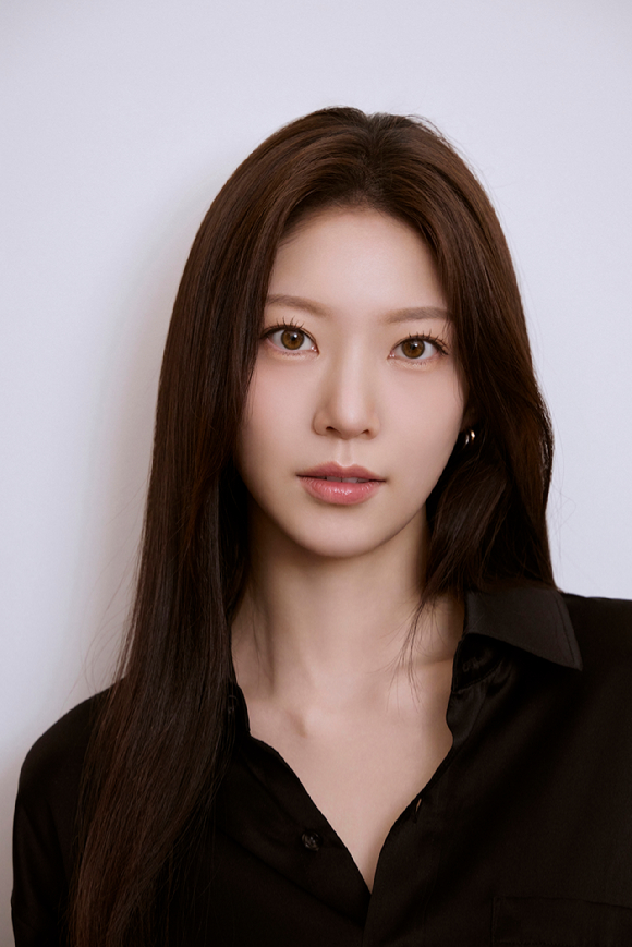 배우 공승연이 영화 '핸섬가이즈' 인터뷰에 앞서 포즈를 취하고 있다. [사진=바로엔터테인먼트]