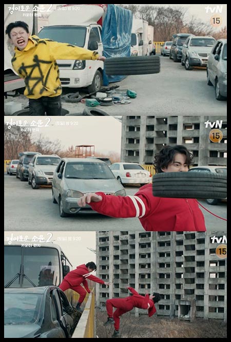 타이어를 던지는 남자
