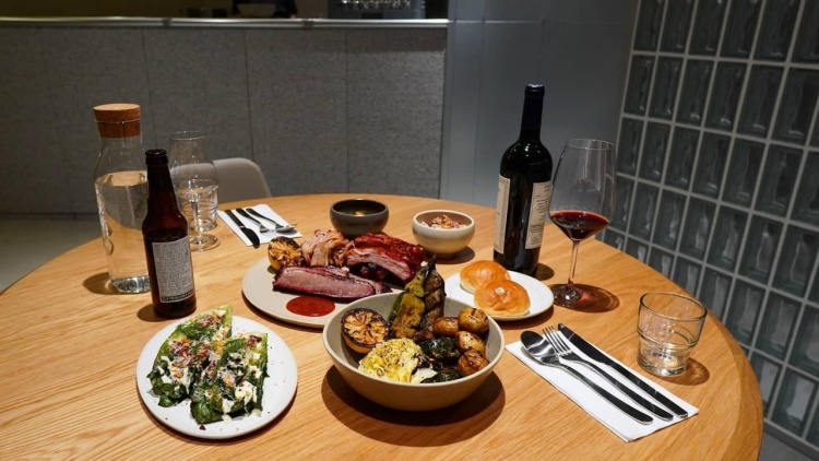 성수동 성수역 맛집 참나무 장작 철제 훈연 바베큐 기계 브리스킷, 립, 김치 삼겹살 바비큐 풀드포크 김밥
