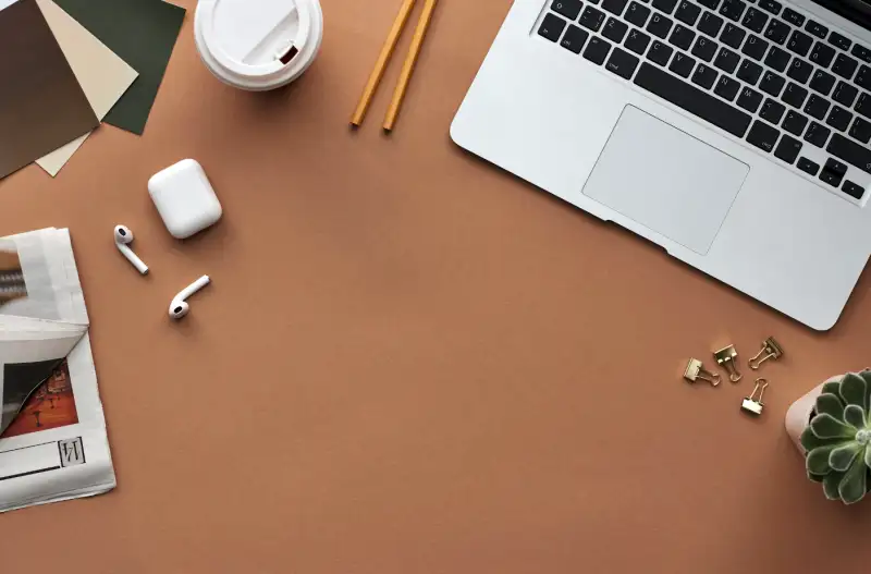 디지털 노마드 자유로운 직업 종류의 하나인 프리랜서 일하는 모습