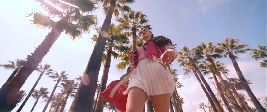 영화 '서브스턴스(The Substance)' 관람평 - 현대 사회의 외모 지상주의와 젊음에 대한 집착 풍자