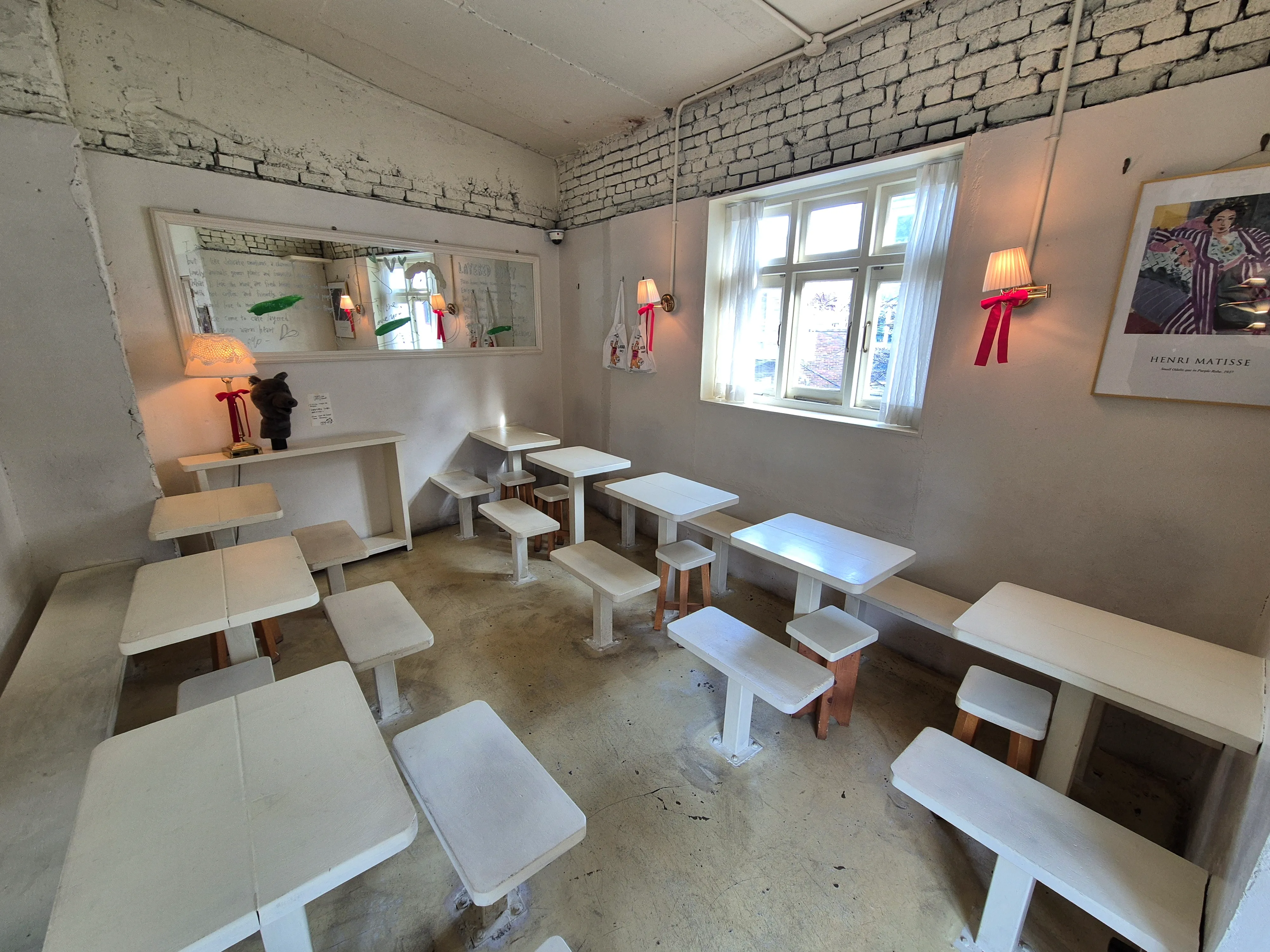 카페-레이어드-실내