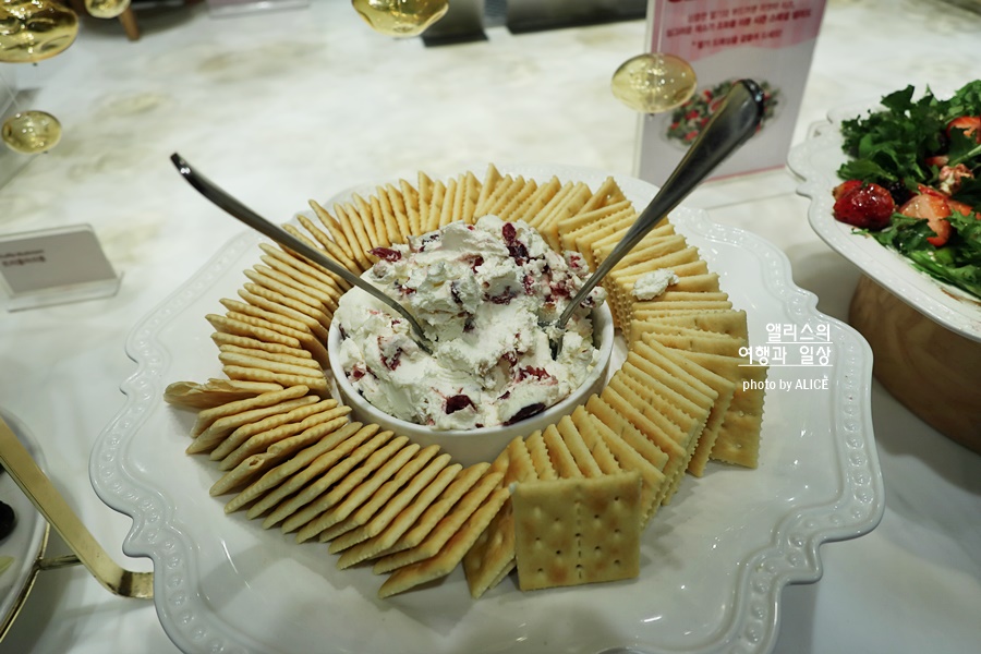 2023 빕스 딸기 퍼레이드 런치 솔직 후기 + 90% 할인쿠폰 샐러드바 가격