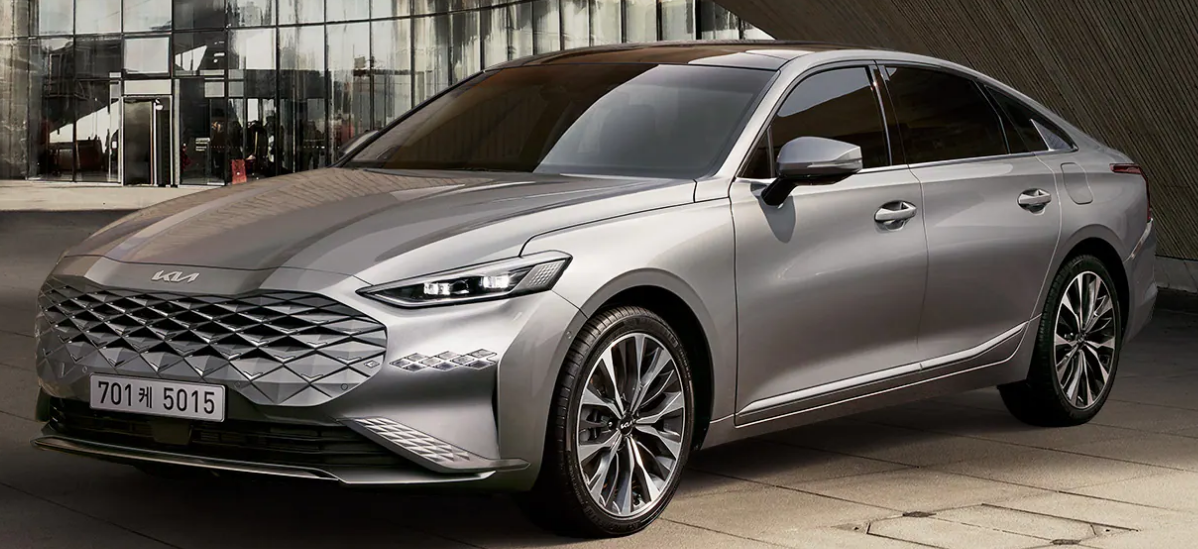 기아 K8 하이브리드의 외관 사진입니다