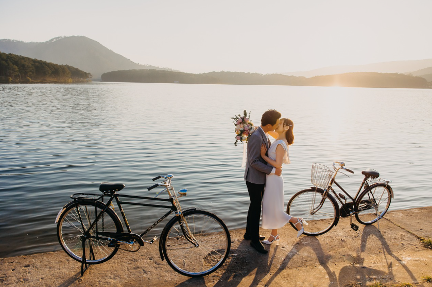 커플 자전거 데이트 이미지