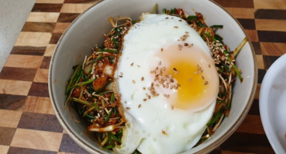 봄에는향긋한달래장비빔밥