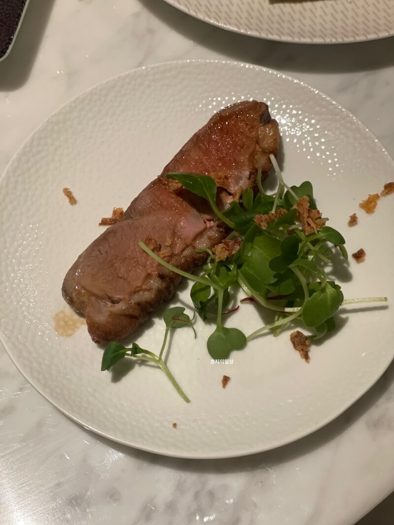 잠실 소피텔 32층 클럽 밀레짐 라운지 - 오리 구이