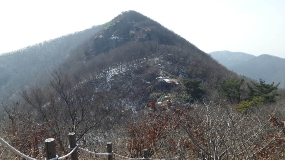 100대 명산 등산하기 열한번째 고창 방장산 서해안과 고창 평야를 한눈에 바라볼 수 있는 탁 트인 조망을 갖추고 있는 산