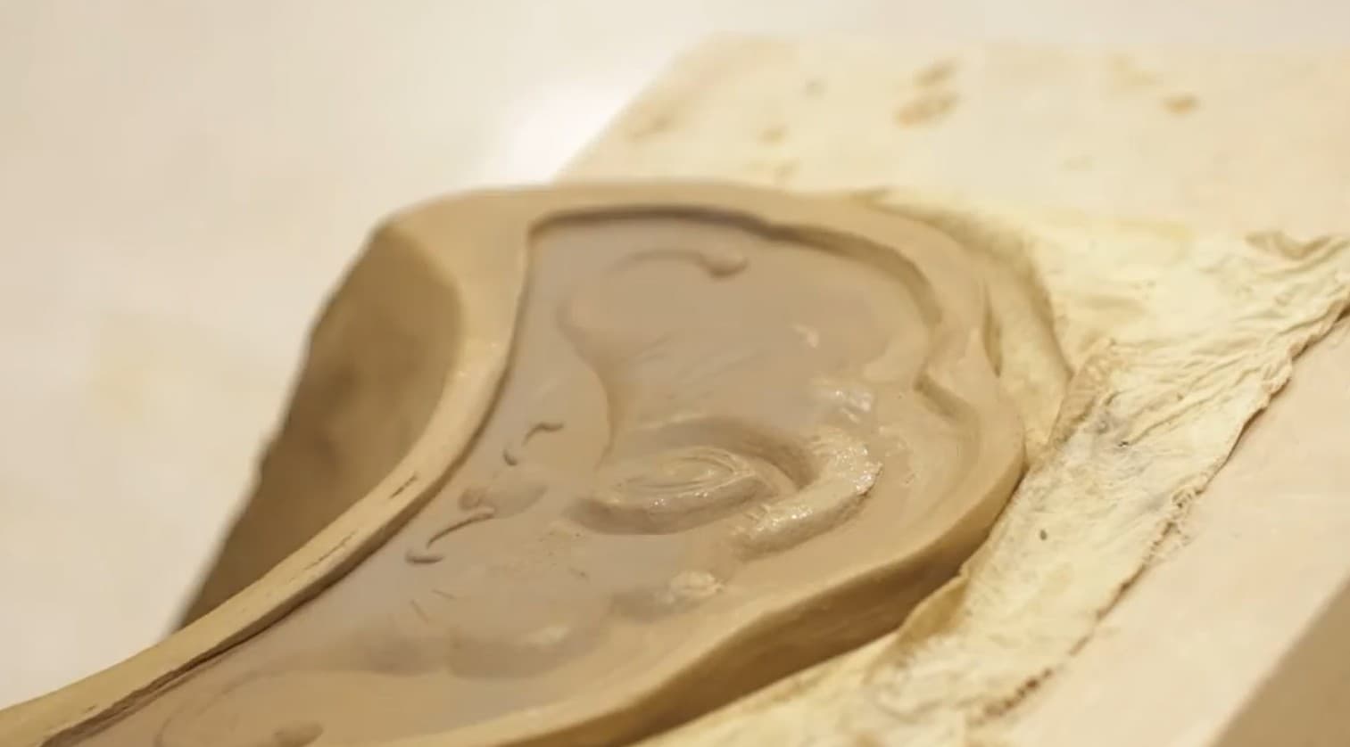 전통 기와는 왜 대량 기계생산이 어려웠을까? 막새틀