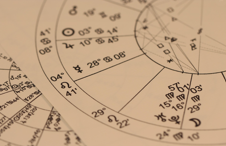 별자리에 대한 과학적 관점과 점성술적 관점의 차이점