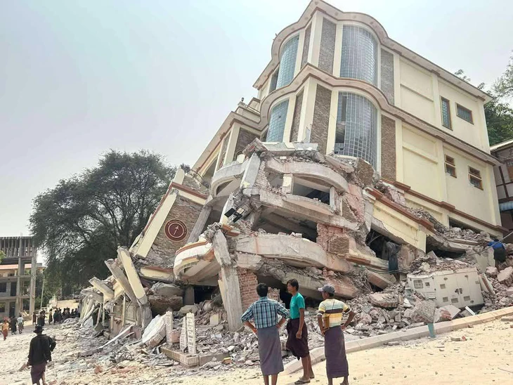 미얀마 지진으로 인해 무너진 건물