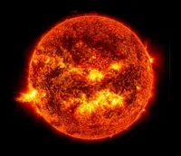 태양 사진 촬영: Solar Dynamics Observatory (NASA, 2013)