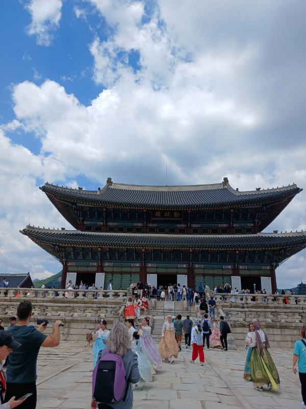 경복궁 근정전 앞뜰