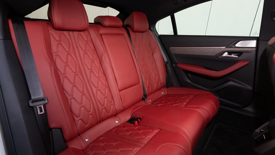 푸조 508 리콜 2열 뒷좌석 사진 출처 다음자동차