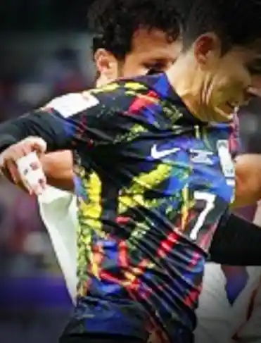 최근 불미스러운 일로 손가락 부상으로 경기를 임했던 손흥민 선수 사진 입니다. 빠른 회복 기원 합니다.