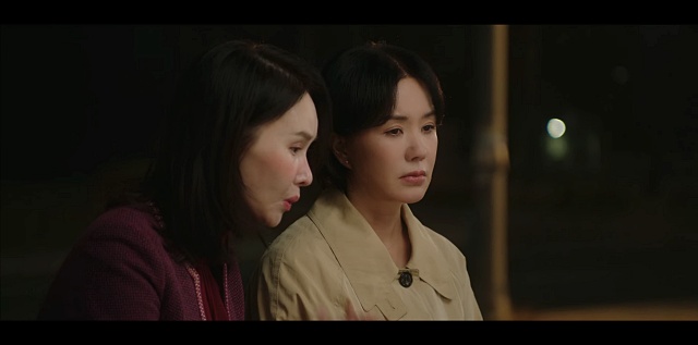 앉아서-얘기하는-미희와-차정숙