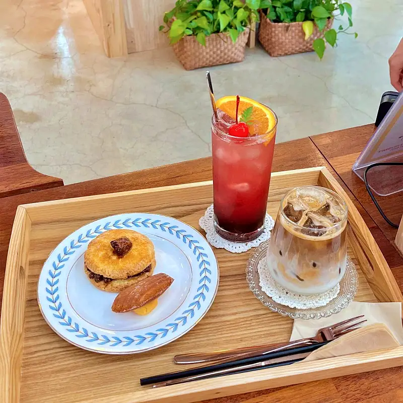 3명 소녀 운영 젊은 디저트 카페 여수바다 에이드, 와인무화과 스콘, 마카롱 여수 맛집
