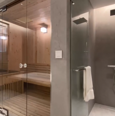 샤워장과 습식 사우나실이 있어 집에 와서 몸 풀기가 용이하다.