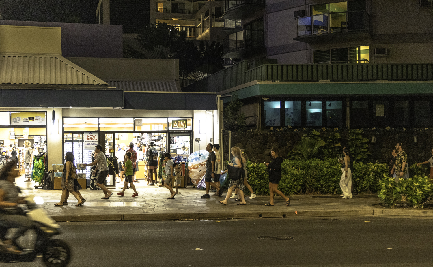 와이키키 밤 거리