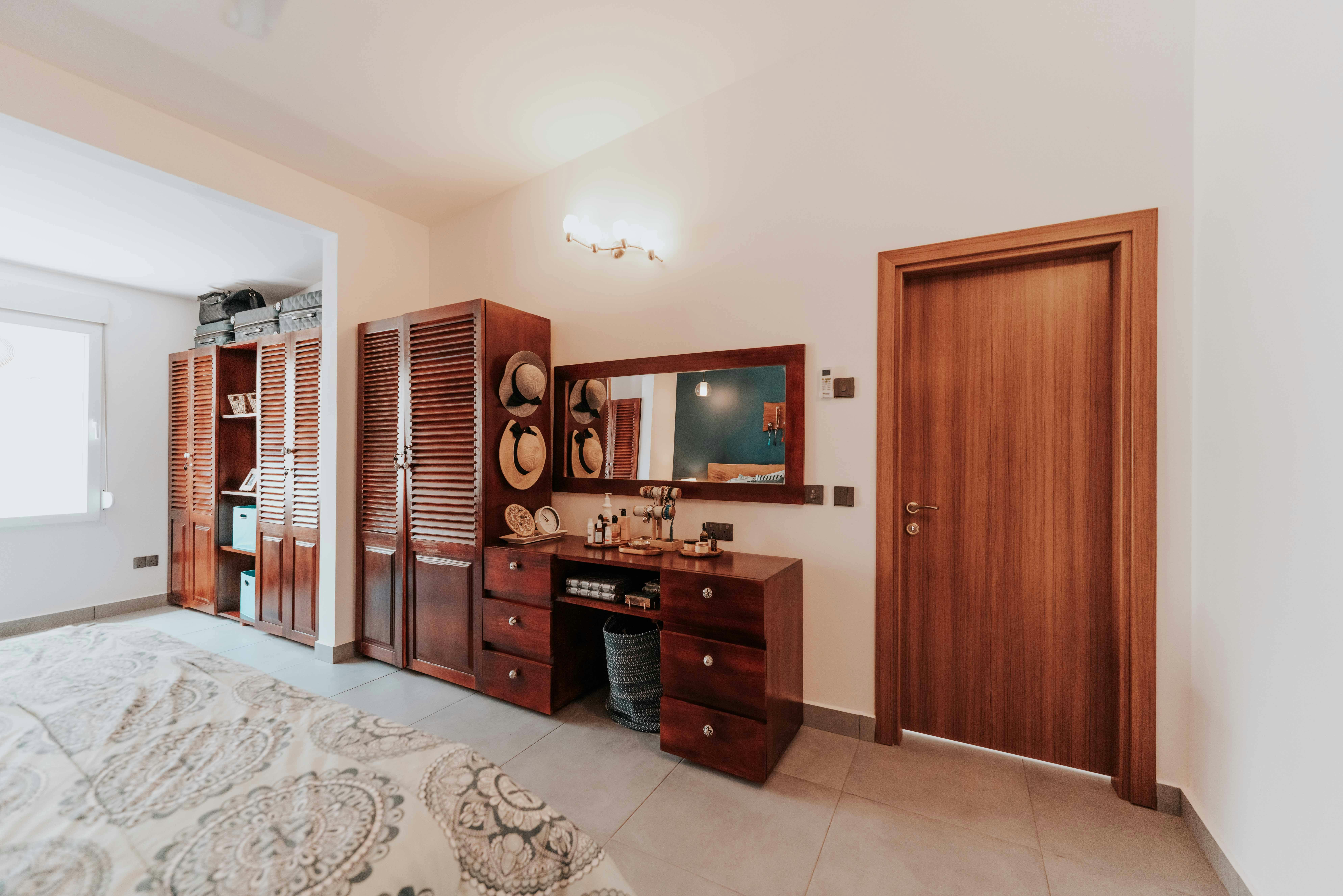 거울이 깨지는을 상징하는 이미지