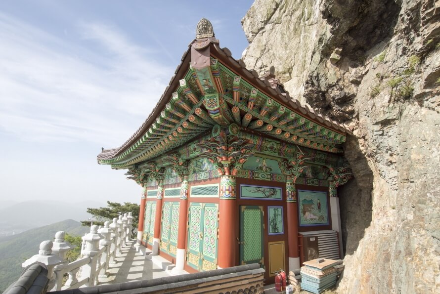 양산 미타암 : 천년 고찰의 역사와 자연, 수행 공간으로서의 가치