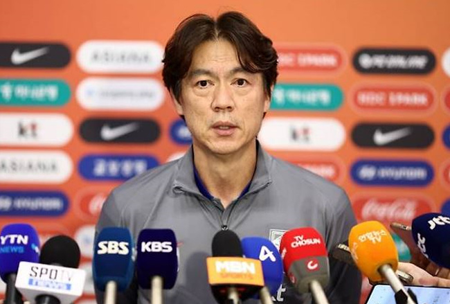 홍명보 감독 인터뷰 사진