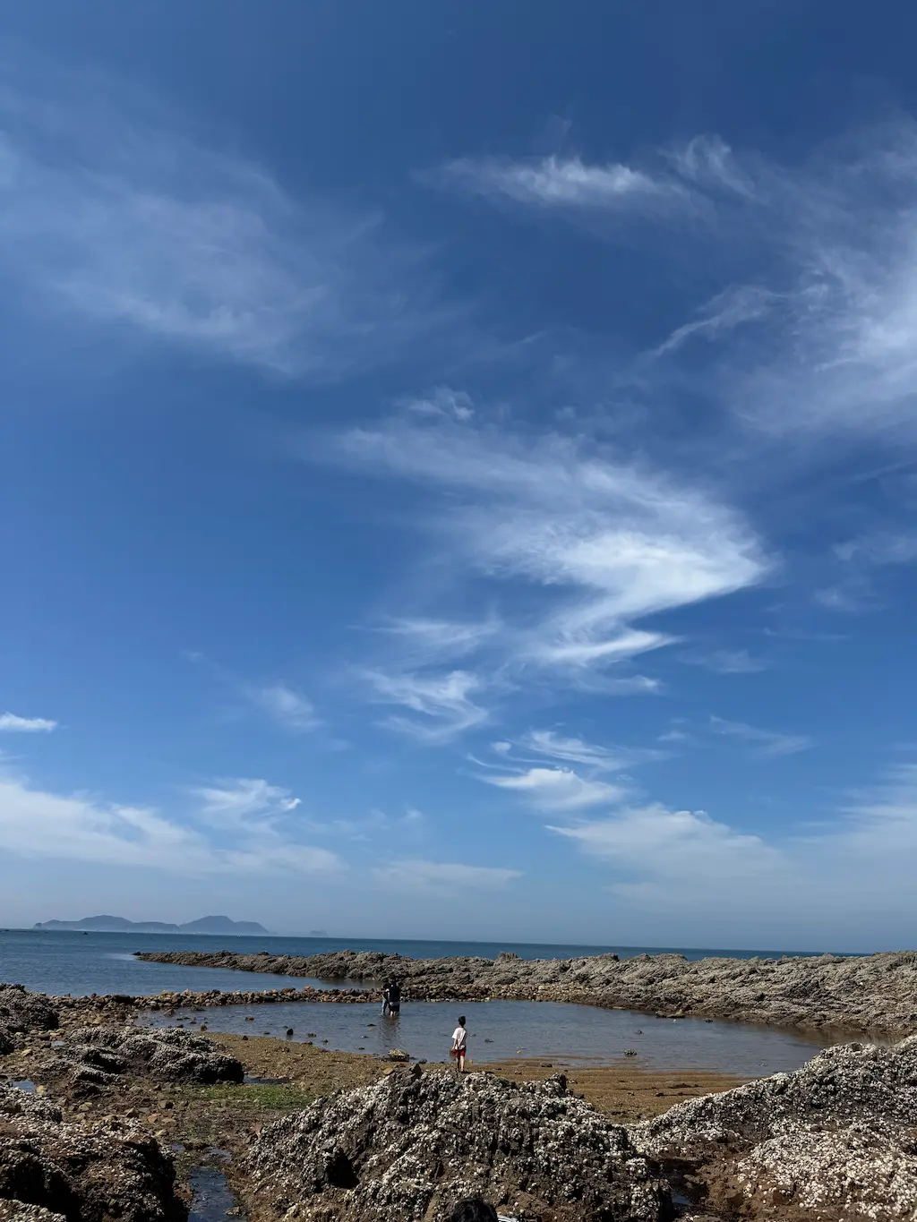 해식동굴 앞 해변