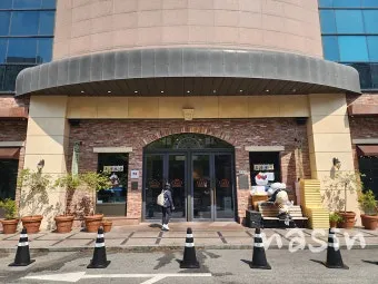 성심당 롯데대전점 케익 무너져 내린 망고시루 한 자리서 뚝딱_10