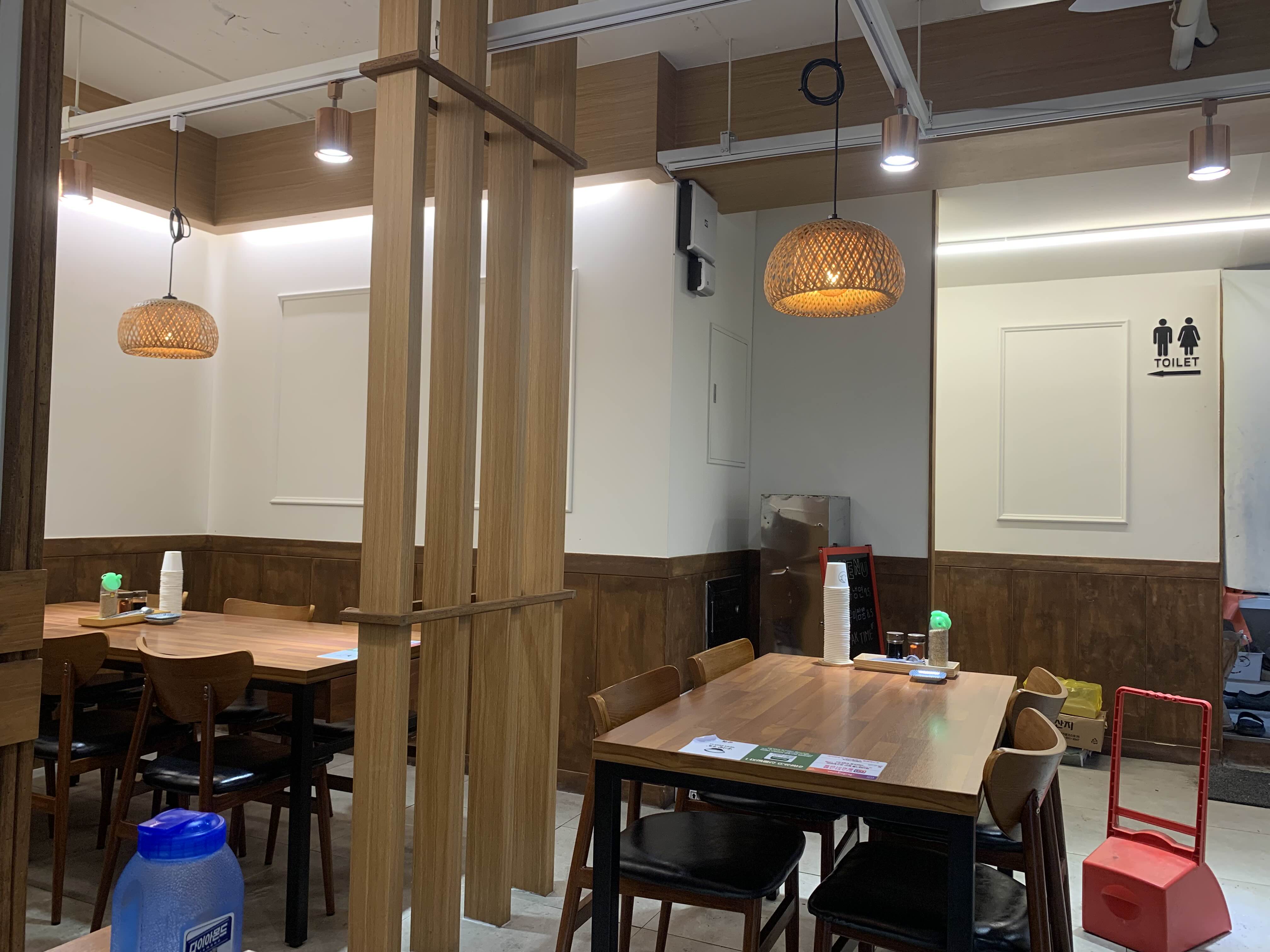 그집짬뽕 주례점 내부