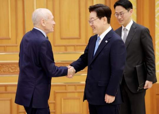 李 대통령 하윗 접견: 한국 혁신 성장 전략과 건전 재정의 글로벌 가치 분석