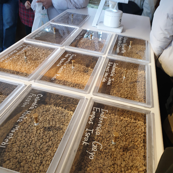 교토 카페 투어 ③ 구라스 교토 스탠드, 응 카페, 커피샵 마루야마_응 카페_매장 내부