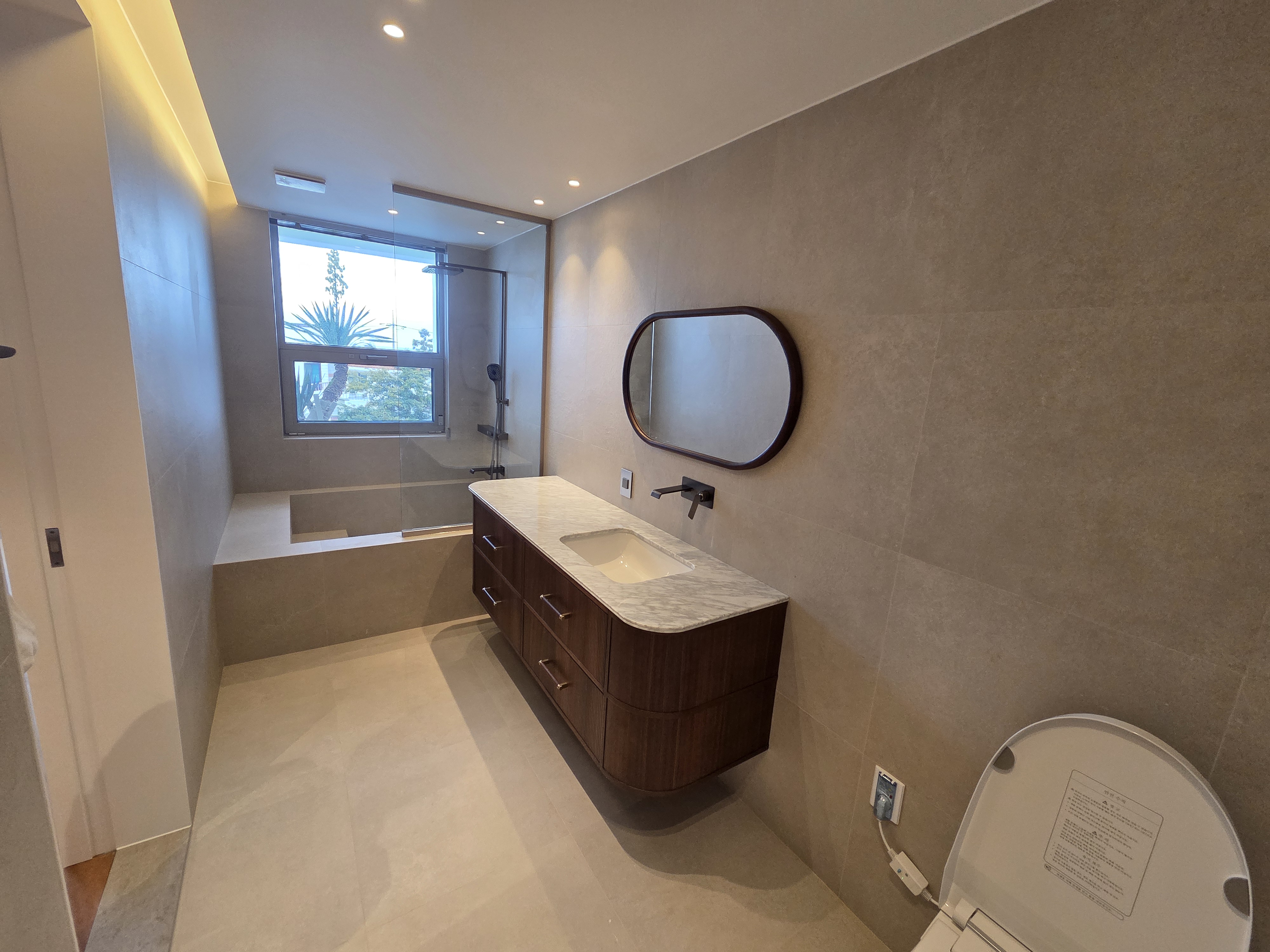 타일이 공간을 바꾸는 순간-제주 화순 다세대주택 시공 이야기