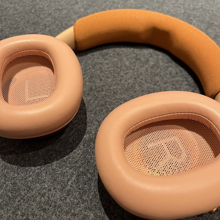 천연가죽 소재의 이어 쿠션