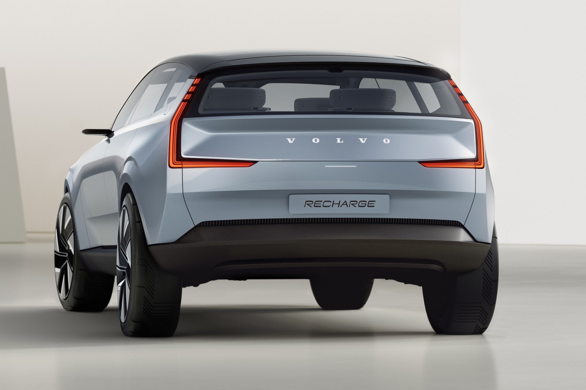 볼보 리차지 콘셉트 뒷모습입니다.