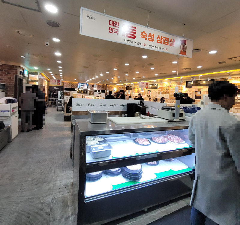 맛찬들왕소금구이 구로점 내부