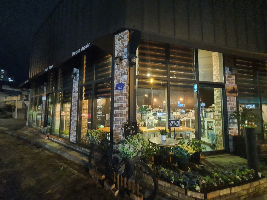 비긴어게인 카페 정면