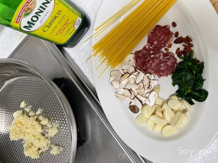 살라미-오일-파스타-재료