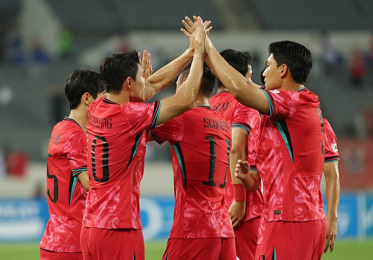 한국 대표팀은 중국을 상대로 3대 0 완승