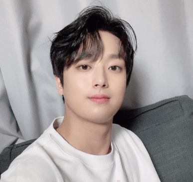 이찬원-정면-셀카