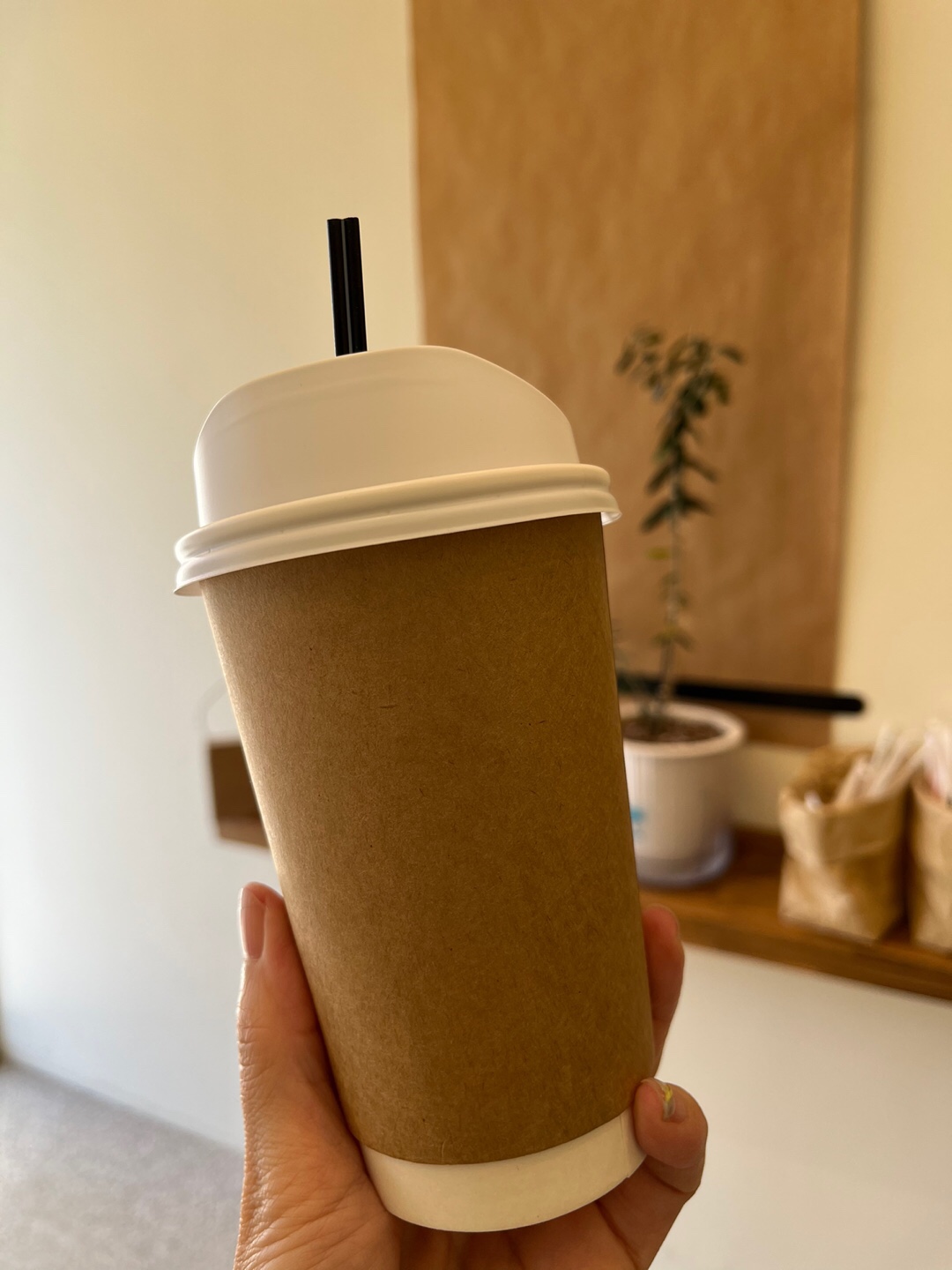 72%다크를 들고 좋아하는 마늘 세끼.