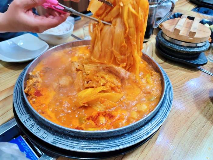 생방송투데이 강원 원주 묵은지 닭볶음탕 맛집