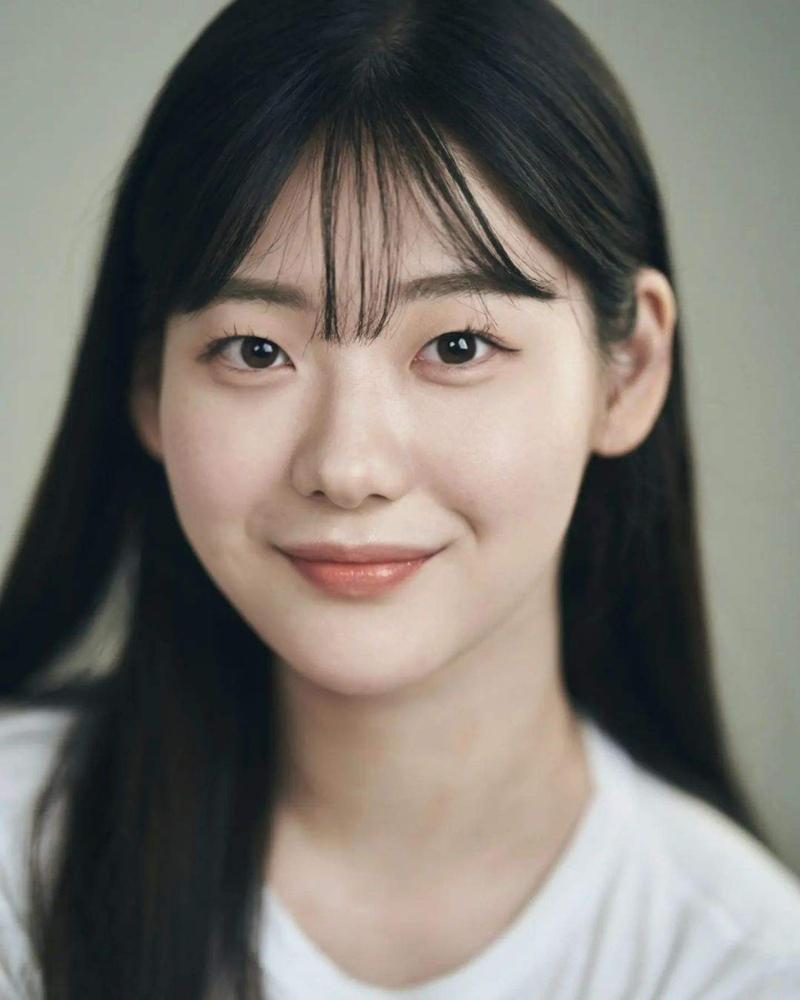 배우 조윤수