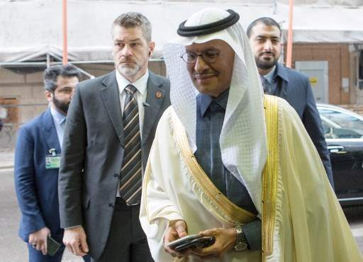 OPEC+ 감산 완화: 6월부터 원유 감산 완화 결정, 국제 유가 하락 압력과 글로벌 경제에 미치는 영향 분석