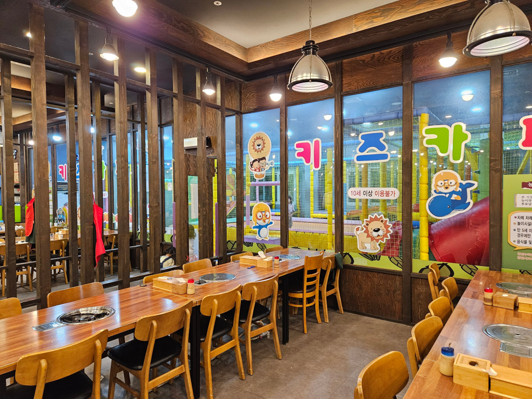 본가 왕뼈감자탕 내부