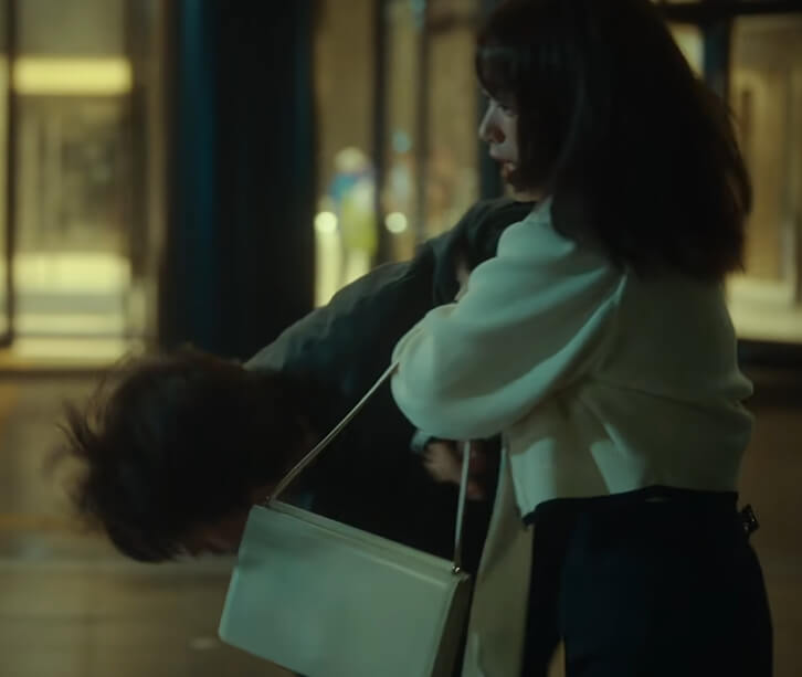 다해에게 부축을 받는 귀주