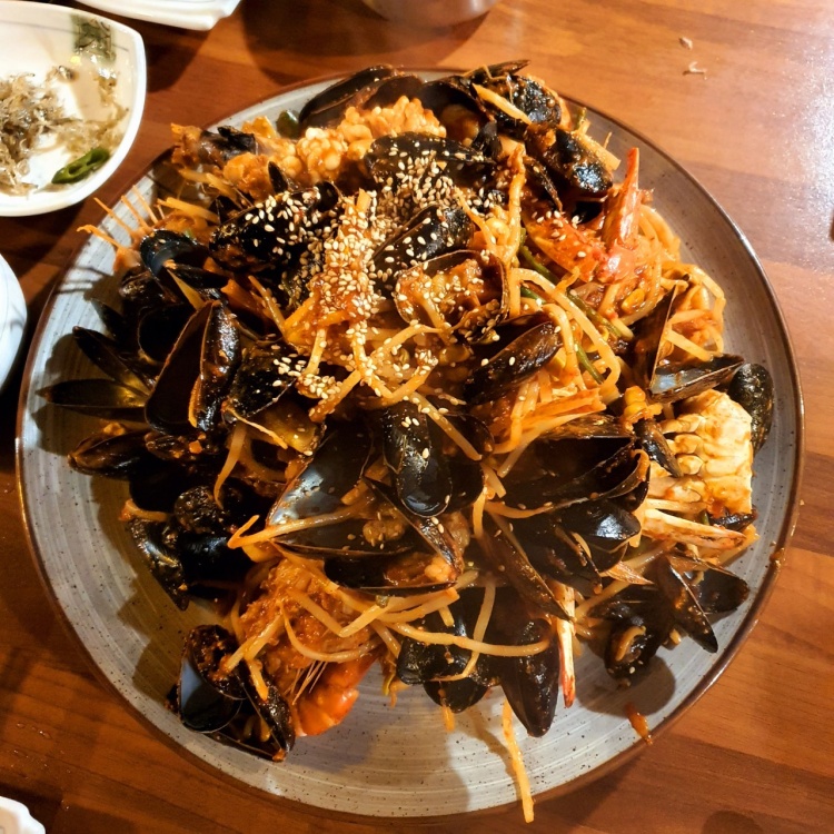 투데이 맛있는 메뉴 동굴 안에서 먹는 아구찜 아구탕 아귀섞어찜 맛있는 아귀찜찝 추천 부산 범일동 맛집