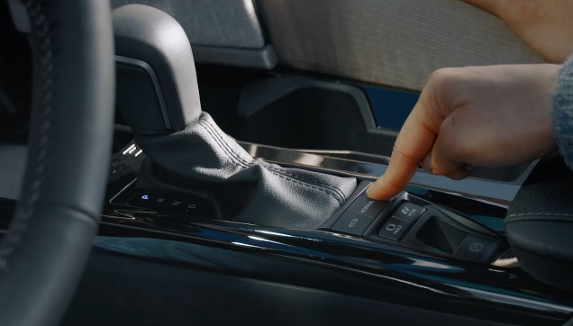 2025 토요타 캠리 하이브리드 다양한 트림과 사양