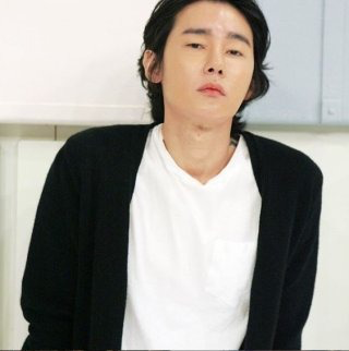 허지웅 작가