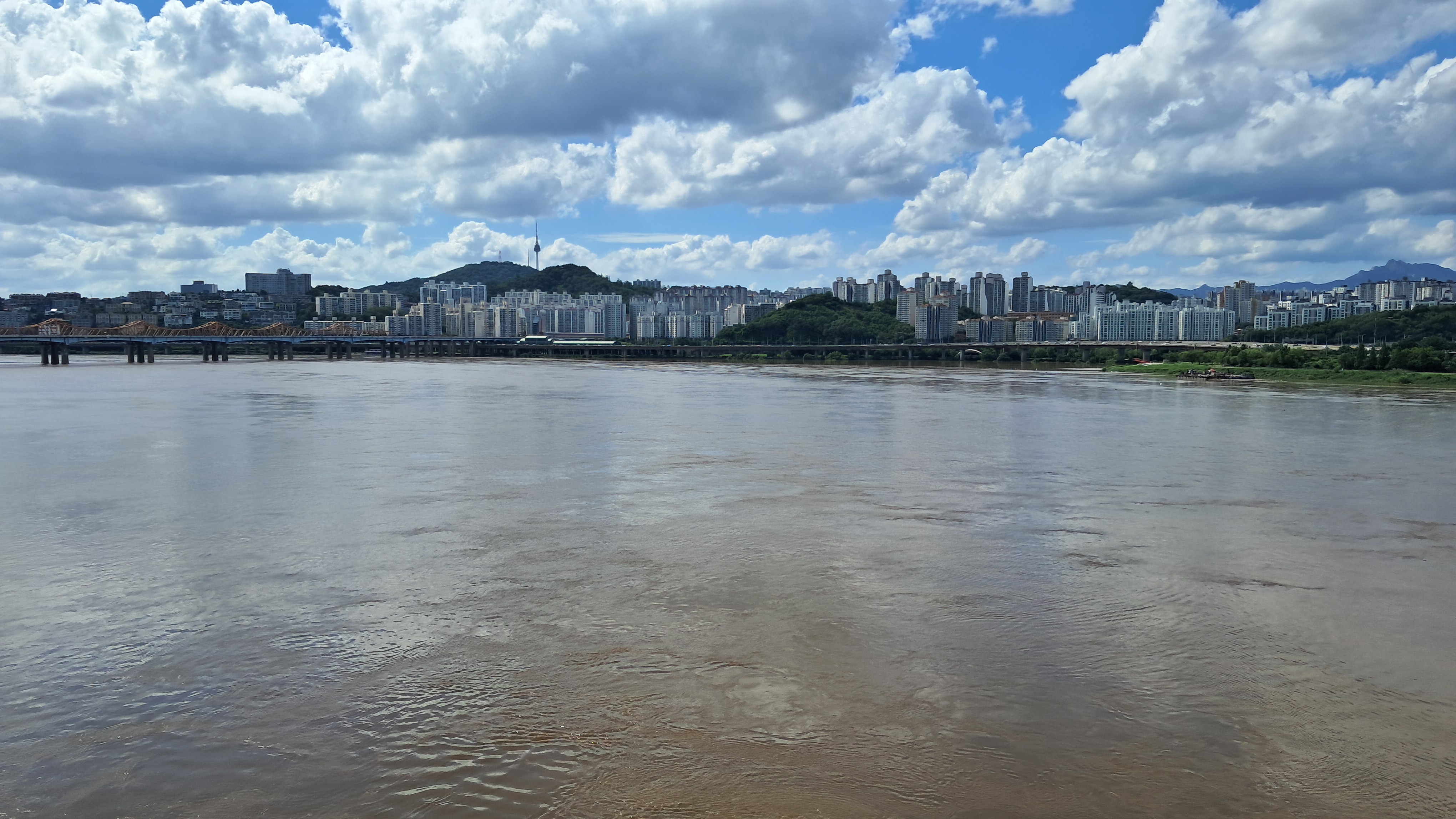 비온 뒤의 한강