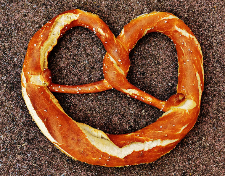 뉴욕 길거리에서 꼭 맛봐야 할 핫도그와 프레첼 이야기